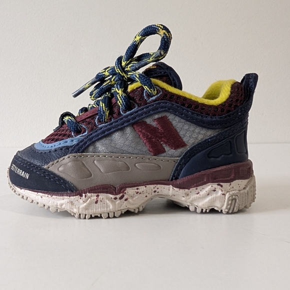 New Balance Infant Shoes All Terrain Size 4 - Picture 2 of 7